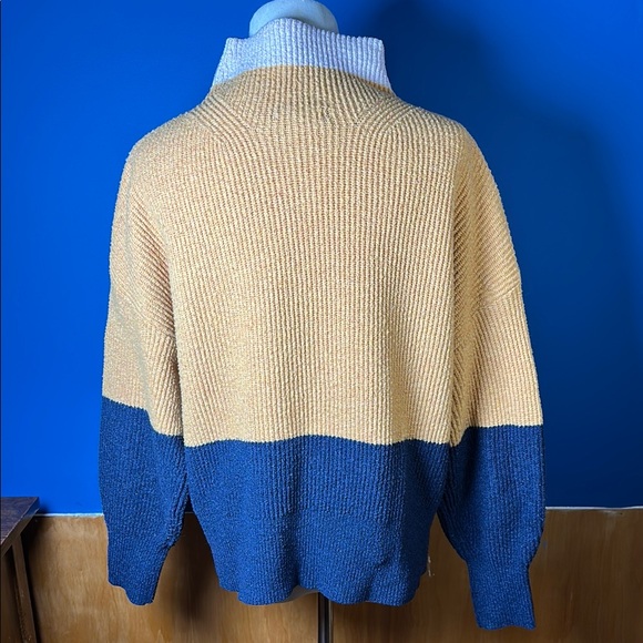 Colorblock Turtleneck Sweater - Picture 4 of 7
